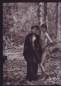 Vogue Italia (November 1999) - Country Report - 013.jpg