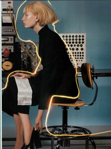ARCHIVIO - Vogue Italia (December 1997) - Data Lab - 012.jpg