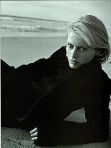 ARCHIVIO - Vogue Italia (December 1997) - Lungomare di Rabat Marocco - 006.jpg