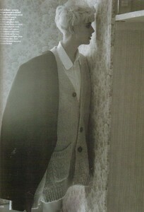 Vogue UK (August 2008) - The Angel Of The North - 010.jpg