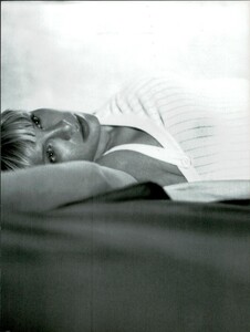 ARCHIVIO - Vogue Italia (April 1997) - Courtney Love - 009.png