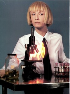 ARCHIVIO - Vogue Italia (December 1997) - Data Lab - 009.jpg