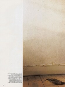 CuriouserAndCuriouser_ TimWalker_VogueUk_feb07_05.jpg