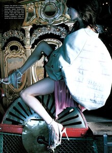 ARCHIVIO - Vogue Italia (May 2003) - Lost In Reverie - 010.jpg