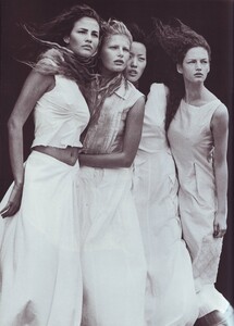 Vogue Italia (May 1999) - A Windy Summer Day - 005.jpg