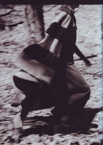 Vogue Italia (November 1999) - Country Report - 003.jpg