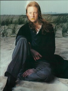 ARCHIVIO - Vogue Italia (August 1997) - The Young Girls By The Sea - 006.jpg