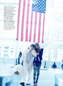 Harper's Bazaar US (March 2009) - Street Chic - 009.jpg