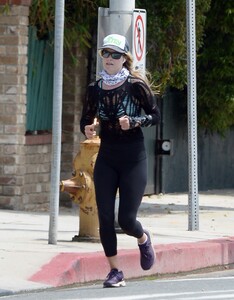       lar280420BZNimage3 .jpg