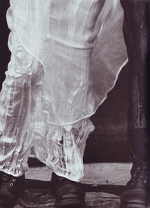 Vogue Italia (May 1999) - A Windy Summer Day - 003.jpg