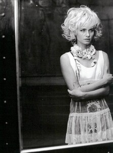 ARCHIVIO - Vogue Italia (April 2004) - Psycho - 005.jpg