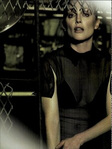 ARCHIVIO - Vogue Italia (September 2008) - Julianne Moore - 009.jpg
