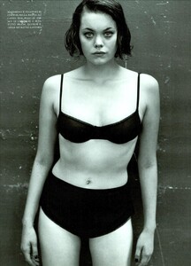 ARCHIVIO - Vogue Italia (October 1997) - Forme - 008.jpg