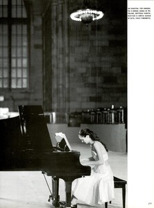 ARCHIVIO - Vogue Italia (April 1999) - Portrait of a Symphony - 016.jpg