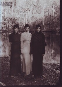Vogue Italia (November 1999) - Country Report - 006.jpg