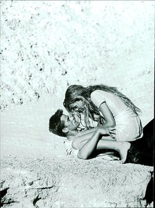 ARCHIVIO - Vogue Italia (March 1998) - Zabriskie Pt - 019.jpg