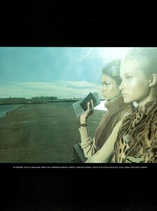 ARCHIVIO - Vogue Italia (December 1999) - Danger High Voltage - 008.jpg