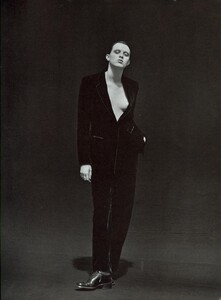 Vogue Italia (September 1997) - L'Immagine Incisiva - 007.jpg