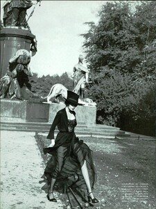 ARCHIVIO - Vogue Italia (March 1997) - Una Storia A Berlino - 007.jpg