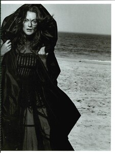 ARCHIVIO - Vogue Italia (September 2008) - Julianne Moore - 006.jpg