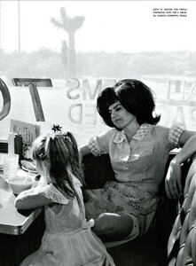 ARCHIVIO - Vogue Italia (April 2001) - Picture Story - 012.jpg