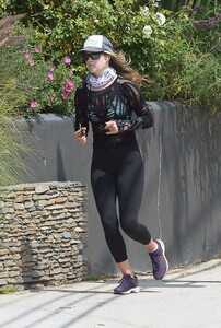       lar280420BZNimage29 .jpg