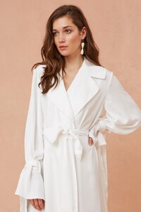 302001068_breakaway_trench_coat_741-vanilla_nh_0638_1024x1024.thumb.jpg.245df09e2e2b594f937c1a9a450b4c72.jpg