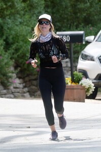       lar280420BZNimage24 .jpg