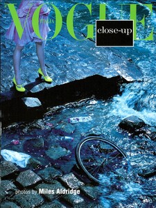 320731739_ARCHIVIO-VogueItalia(July2007)-Close-up-001.thumb.jpg.38c99dde1e41d74839b7b6d00695f63f.jpg