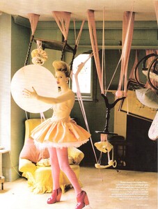 Vogue UK (December 2008) - Tales Of The Unexpected - 005.jpg