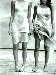 361949475_ARCHIVIO-VogueItalia(August1997)-TheNowBeauty-008.thumb.jpg.bf69a01bb14252572e5e95aedd296b41.jpg