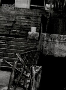 ARCHIVIO - Vogue Italia (April 2004) - Psycho - 010.jpg