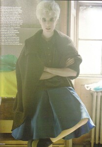 Vogue UK (August 2008) - The Angel Of The North - 008.jpg
