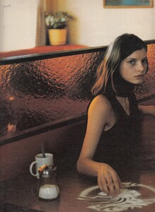 W (July 2001) - Solitaire - 009.jpg