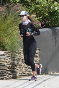       lar280420BZNimage27 .jpg