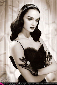 Vogue Japan (January 2007) - The Fairest Of All - 003.JPG