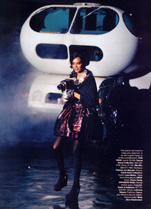 Harper's Bazaar US (December 2006) - The Future Of Fashion - 003.jpg