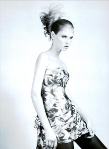 ARCHIVIO - Vogue Italia (June 2003) - A Splash Of Good Looks - 008.jpg