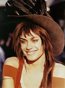 ARCHIVIO - Vogue Italia (February 2002) - Shannyn and Chloé - 006.jpg