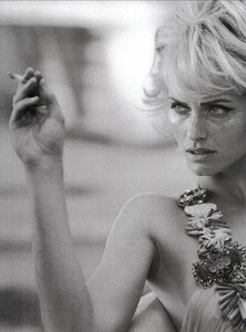 ARCHIVIO - Vogue Italia (April 2004) - Psycho - 007.jpg