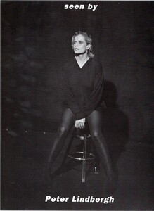 ARCHIVIO - Vogue Italia (December 1998) - Isabella Ferrari - 005.jpg