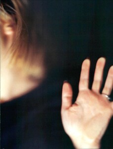 ARCHIVIO - Vogue Italia (April 1997) - Courtney Love - 015.png