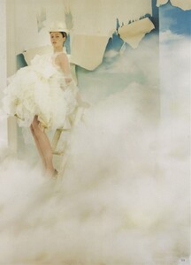 CuriouserAndCuriouser_ TimWalker_VogueUk_feb07_02.jpg