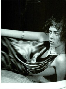 ARCHIVIO - Vogue Italia (February 1997) - Reflection - 004.png