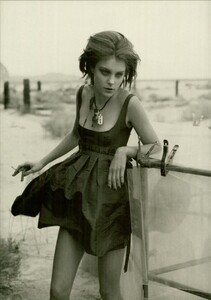 ARCHIVIO - Vogue Italia (March 2005) - The New Dimension - 015.jpg