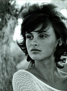 ARCHIVIO - Vogue Italia (April 2001) - Picture Story - 005.jpg