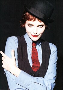 ARCHIVIO - Vogue Italia (March 1997) - Una Storia A Berlino - 004.jpg