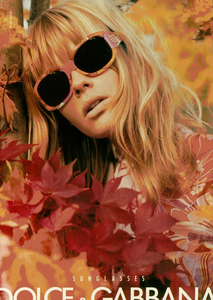 816457153_Meisel_Dolce__Gabbana_Spring_Summer_2004_01.thumb.png.dba0858f53fb755633f4b912d8894d50.png