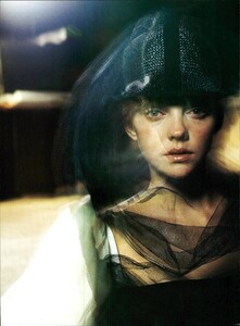 ARCHIVIO - Vogue Italia (March 2006) - One Night In Las Vegas - 001.jpg