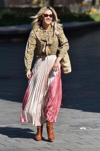        rob080520BZNimage120 .jpg